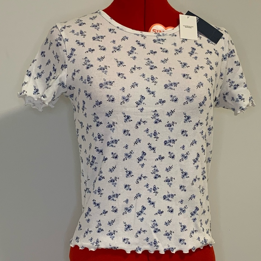 Tags removed - Dainty Lettuce Edge Floral Baby Tee from Hollister
